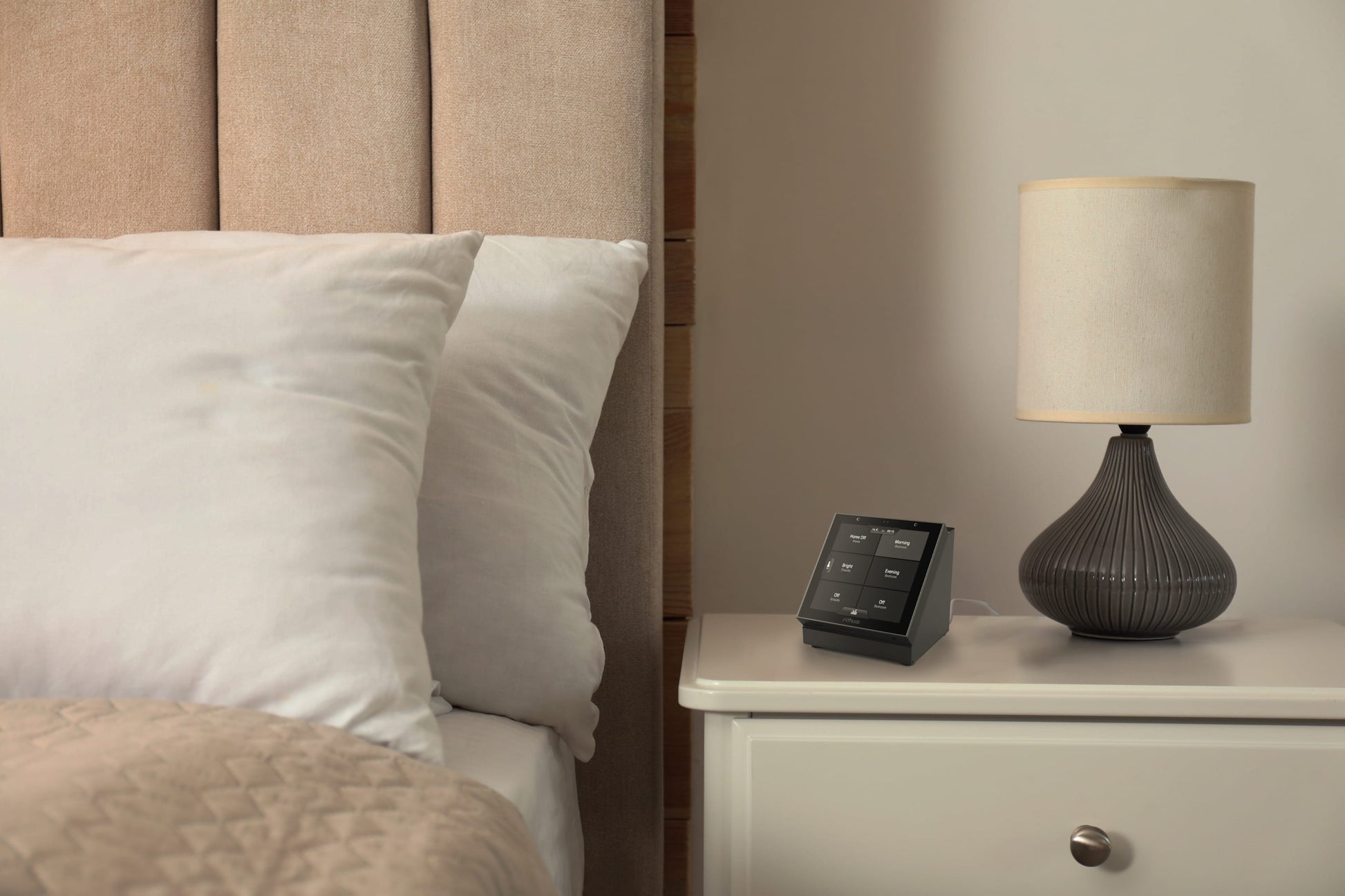 Rithum Switch Table Stand image 1